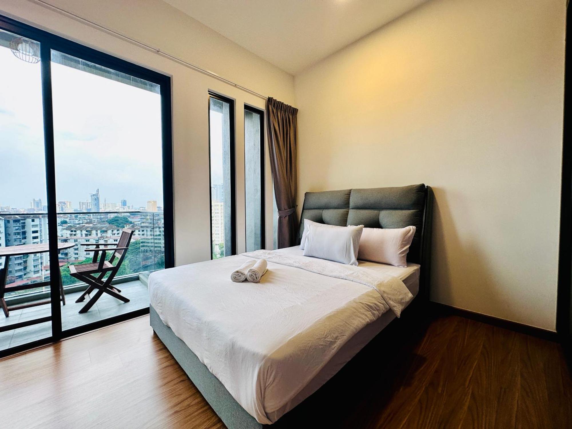 Apartment New Instagramable 2br For 10pax 无敌美景两房民宿 Beacon Executive George Town